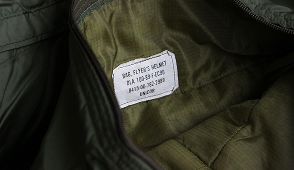 VINTAGEs US Military Flyers Helmet Bag.存在感のある